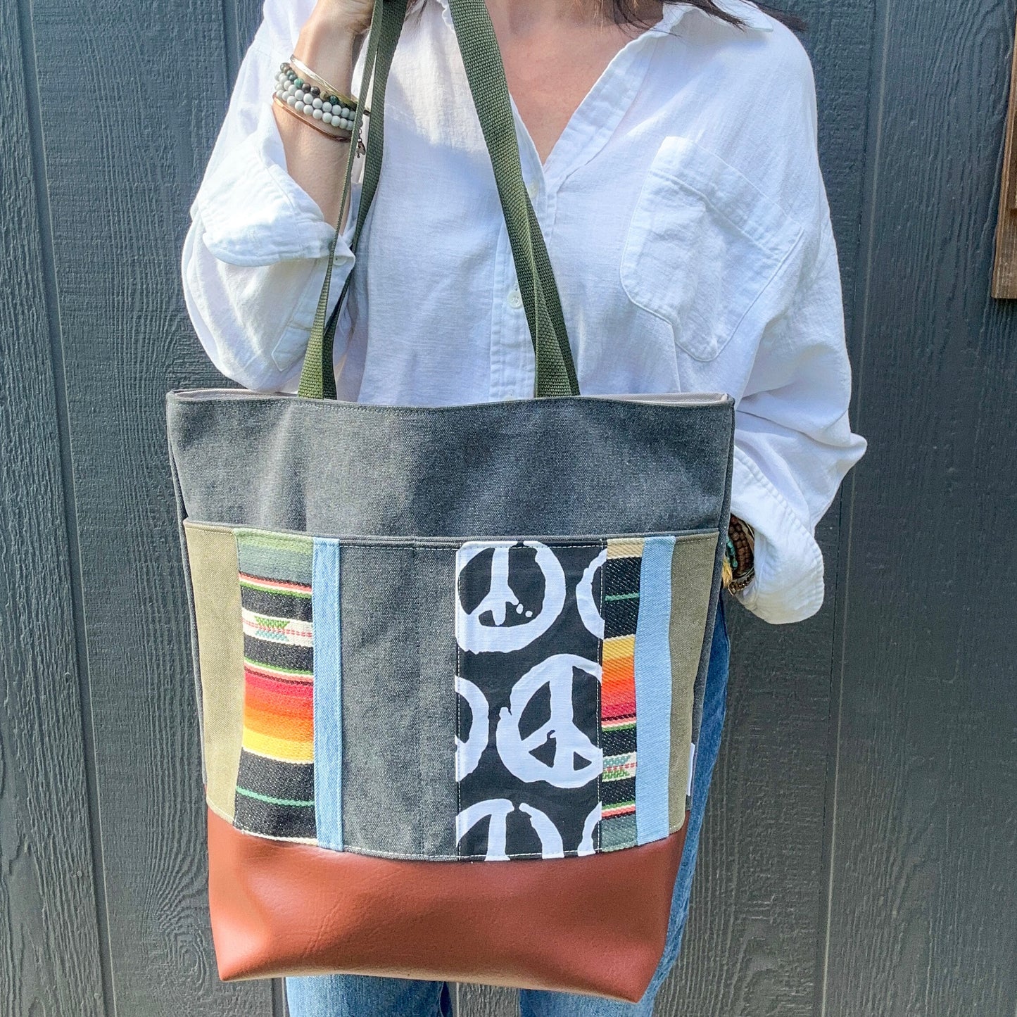 PEACE AND LOVE POCKET TOTE