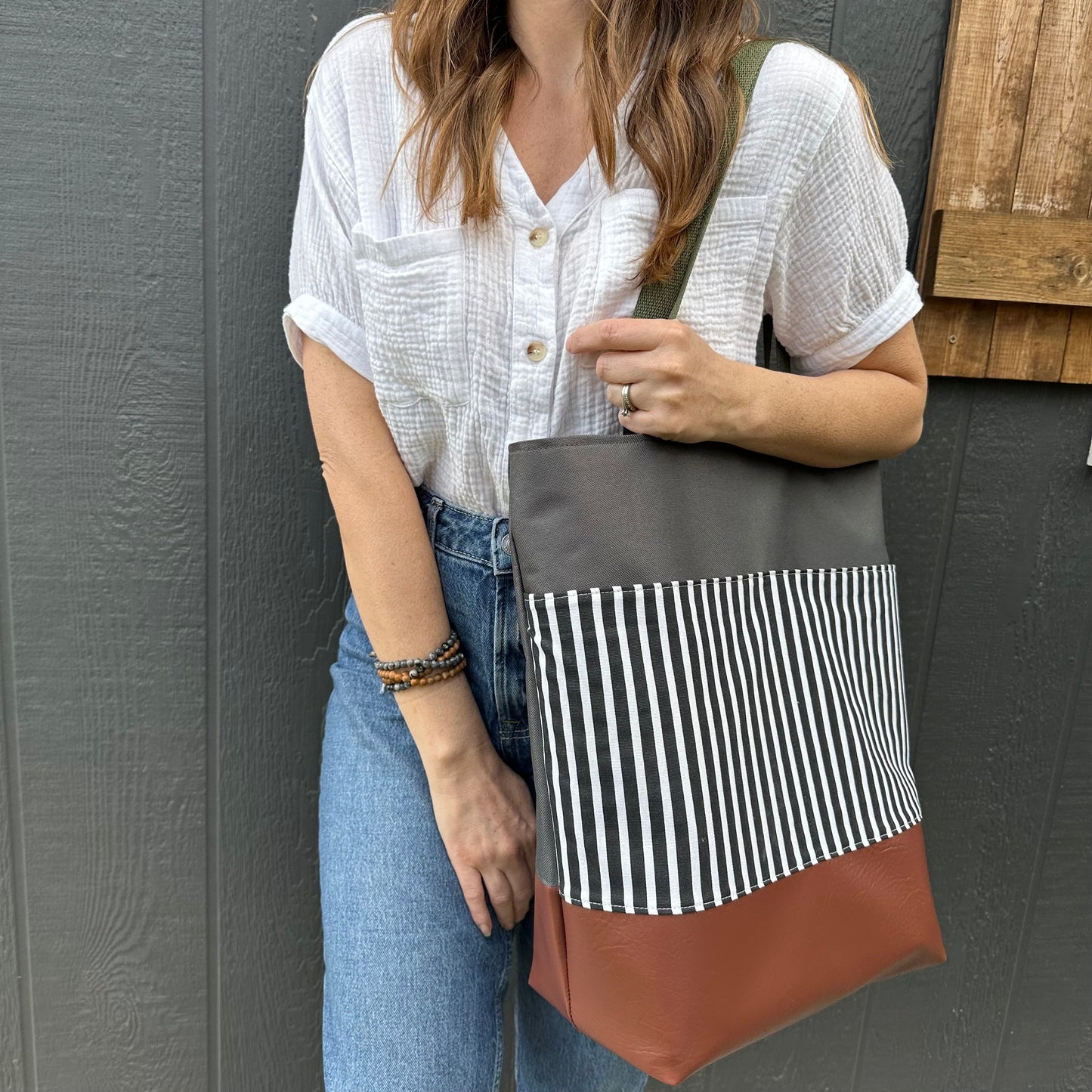 The Pocket Tote - Stripe