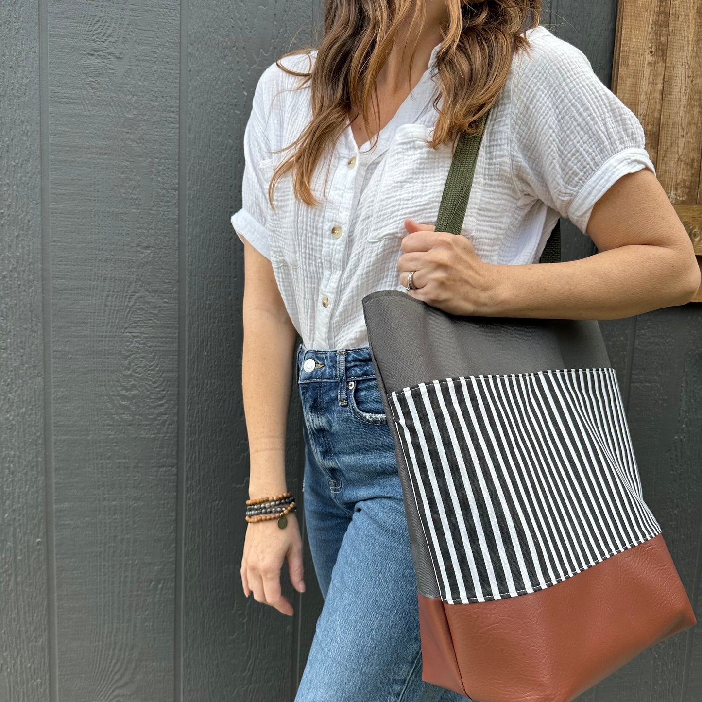 The Pocket Tote - Stripe