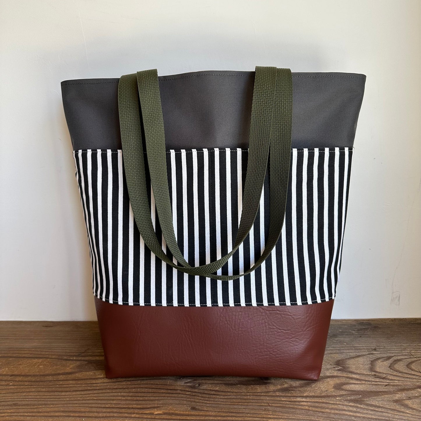 The Pocket Tote - Stripe