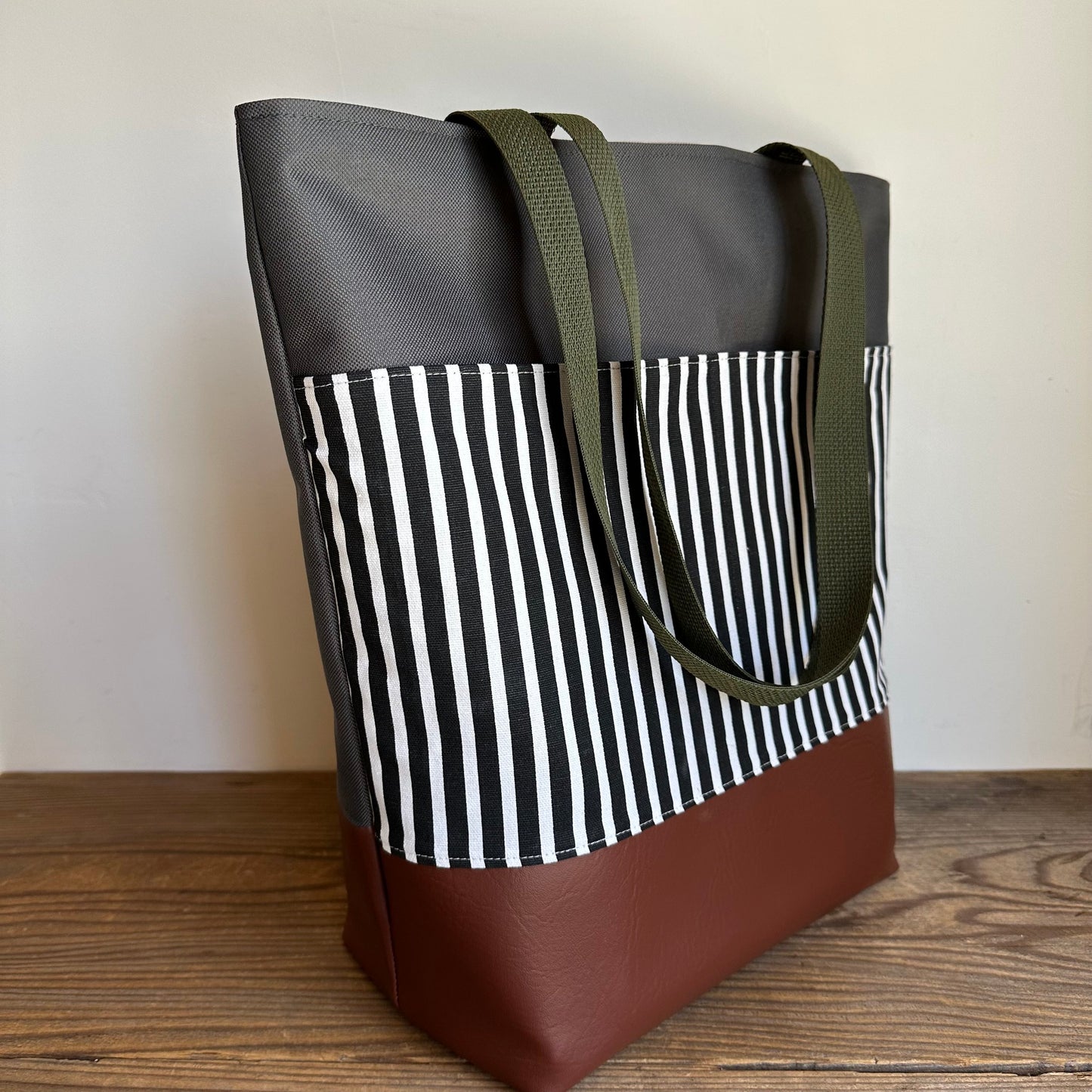 The Pocket Tote - Stripe