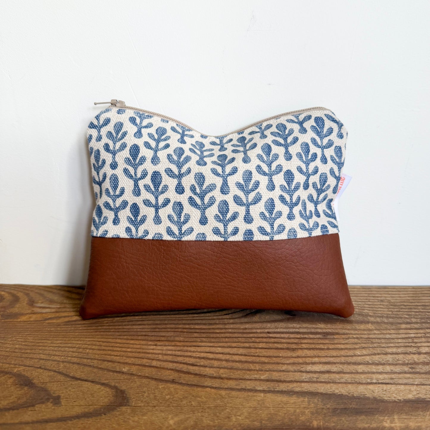 ZIPPER POUCH- Blue Petal