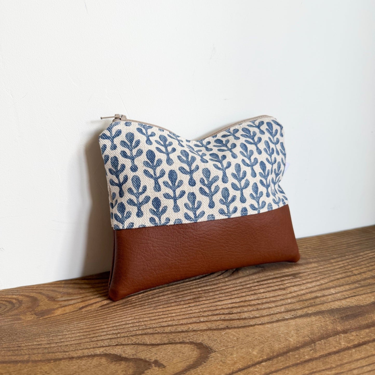 ZIPPER POUCH- Blue Petal