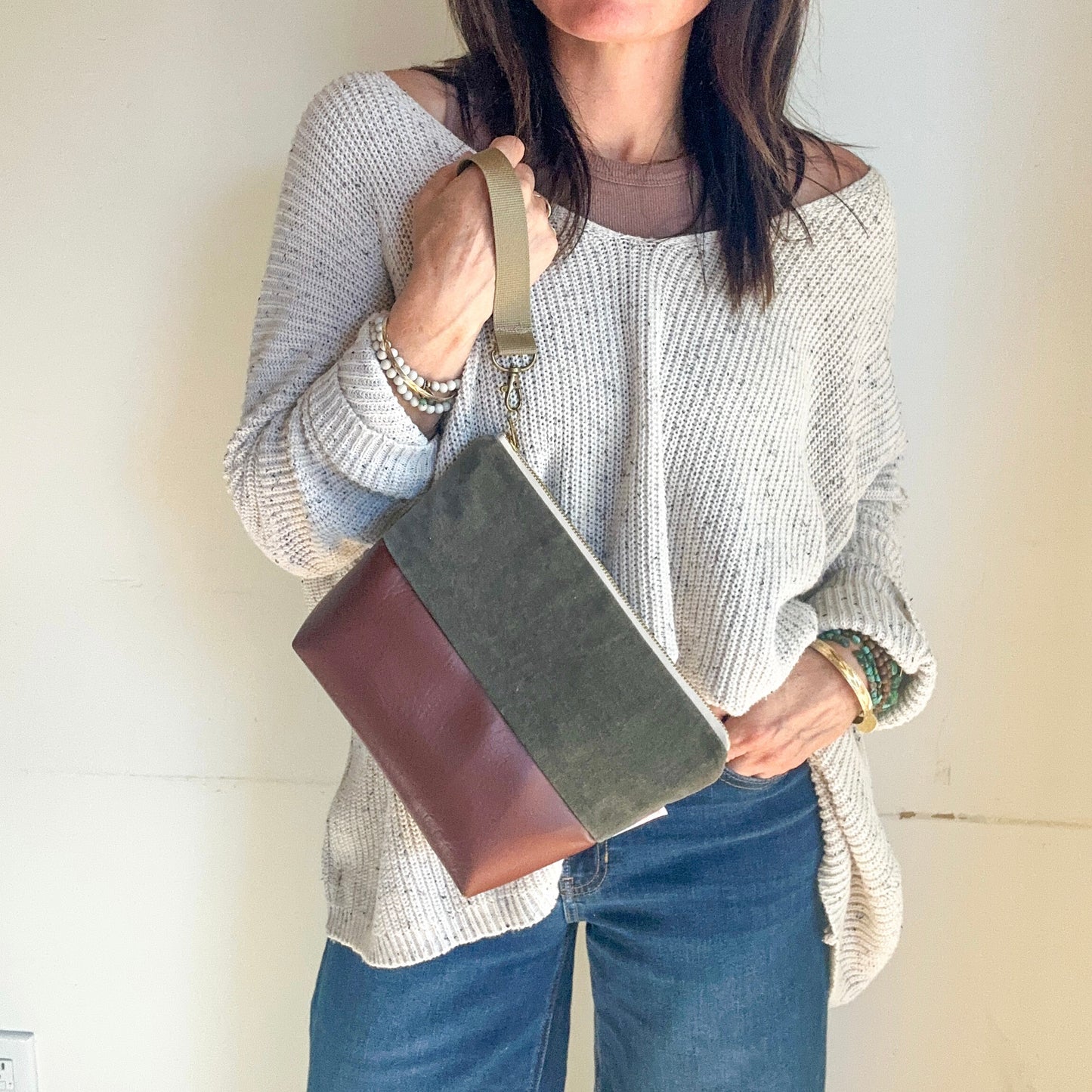 BOX WRISTLET- Olive Velvet