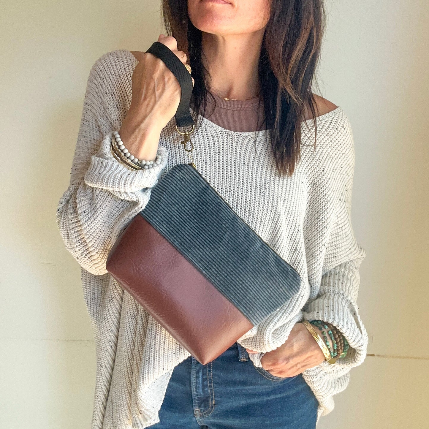 BOX WRISTLET- Gray Corduroy