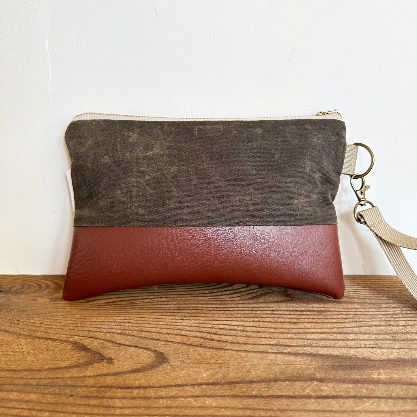 MUDCLOTH WRISTLET - Red