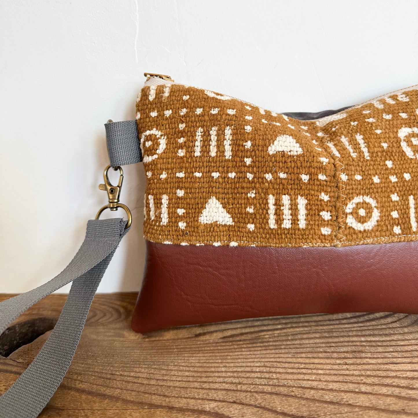 MUDCLOTH WRISTLET - Mustard