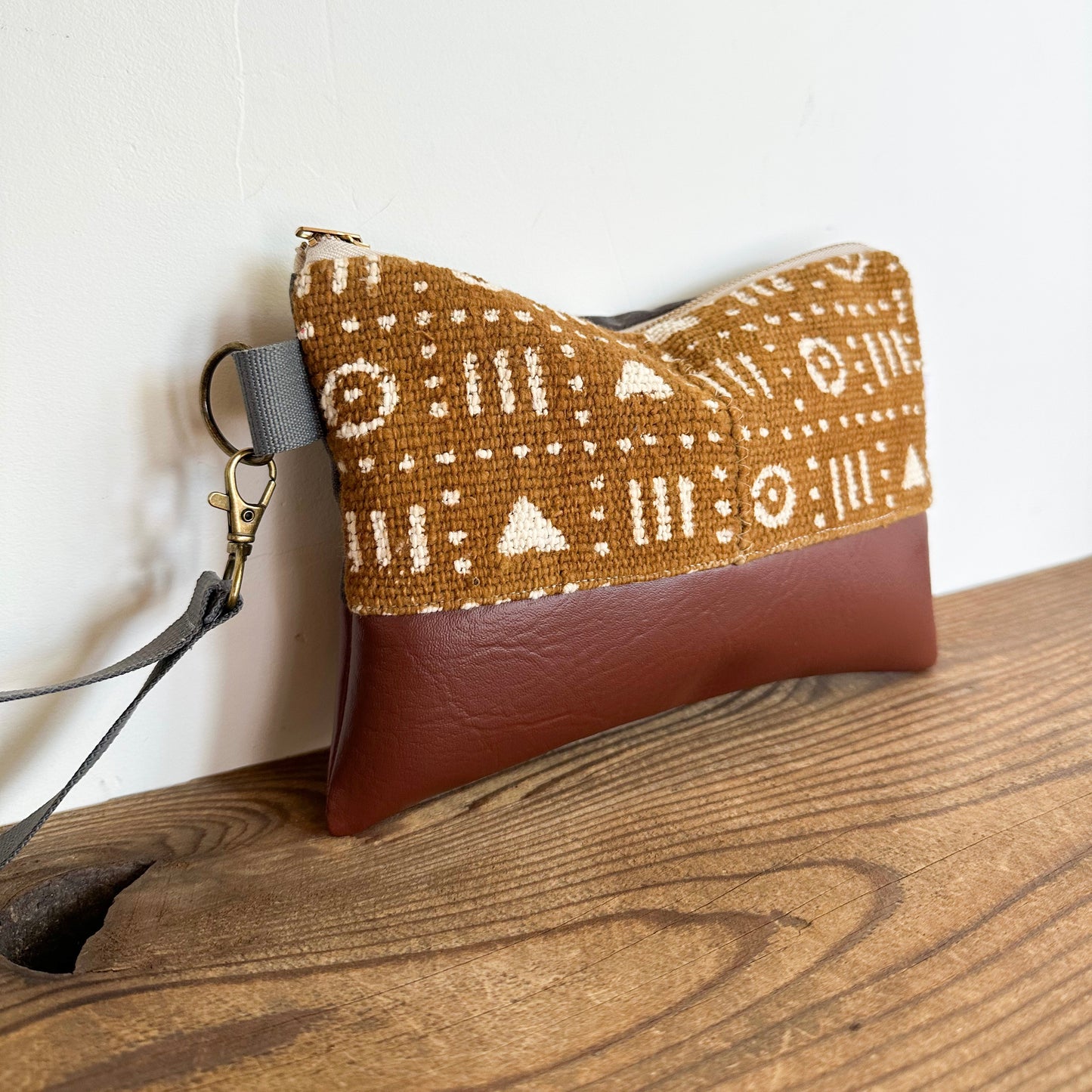 MUDCLOTH WRISTLET - Mustard