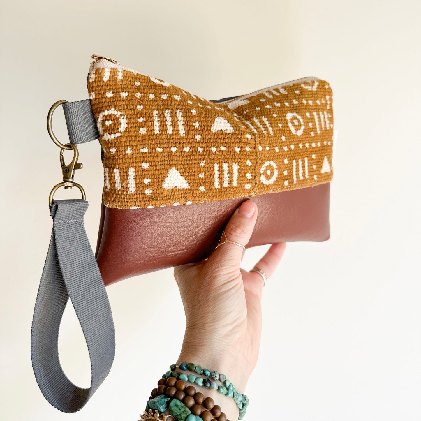 MUDCLOTH WRISTLET - Mustard