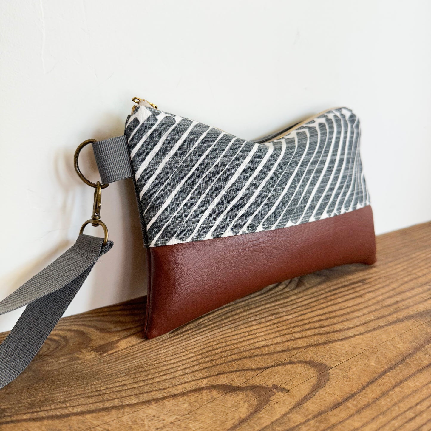 GRAY ZAG WRISTLET