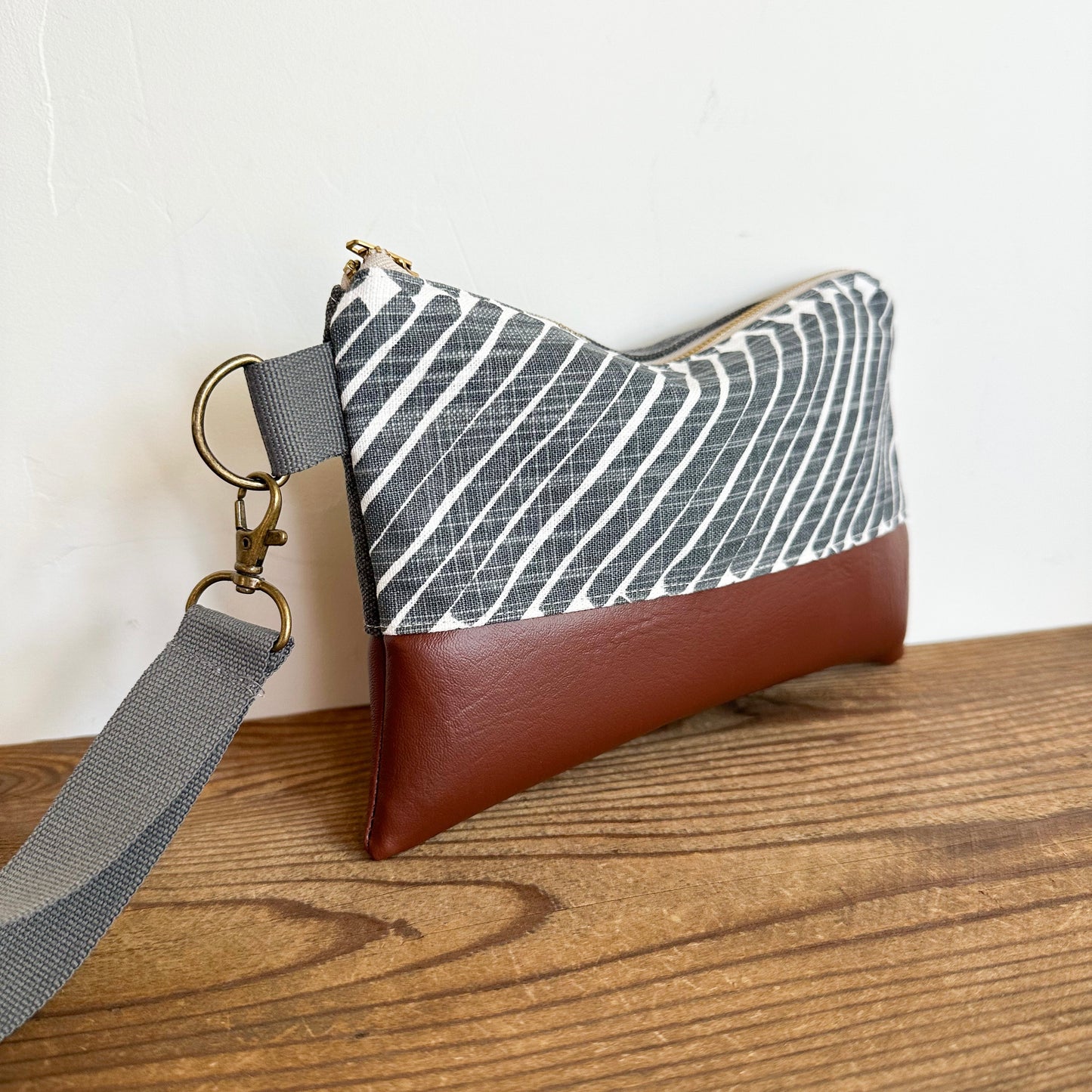 GRAY ZAG WRISTLET
