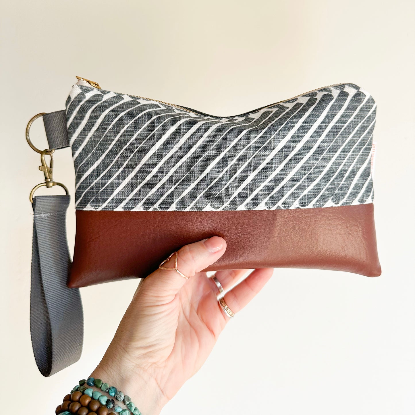 GRAY ZAG WRISTLET