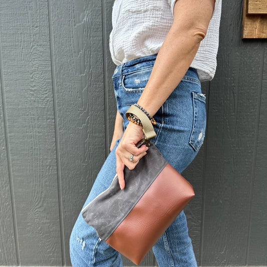 Waxed Wristlet in Charcoal