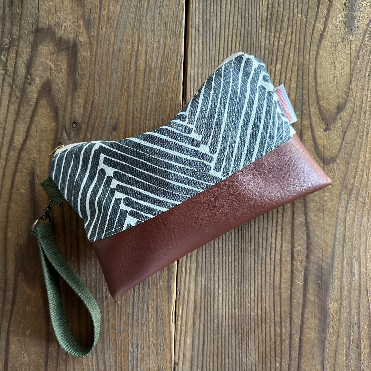 Gray Zig Zag Wristlet